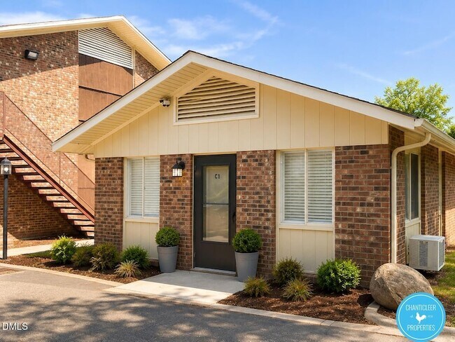 Building Photo - 414 Raynor St Unit C1