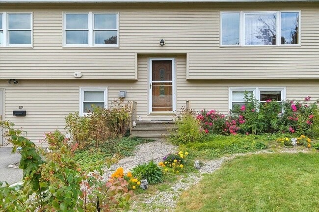 Building Photo - Beautifully Maintained Single-Family Home With Flexible, Multi-Area Layout