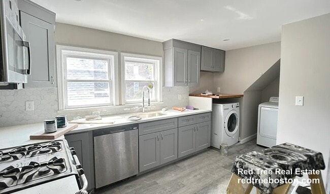 Building Photo - 16 Long Ave Unit 3