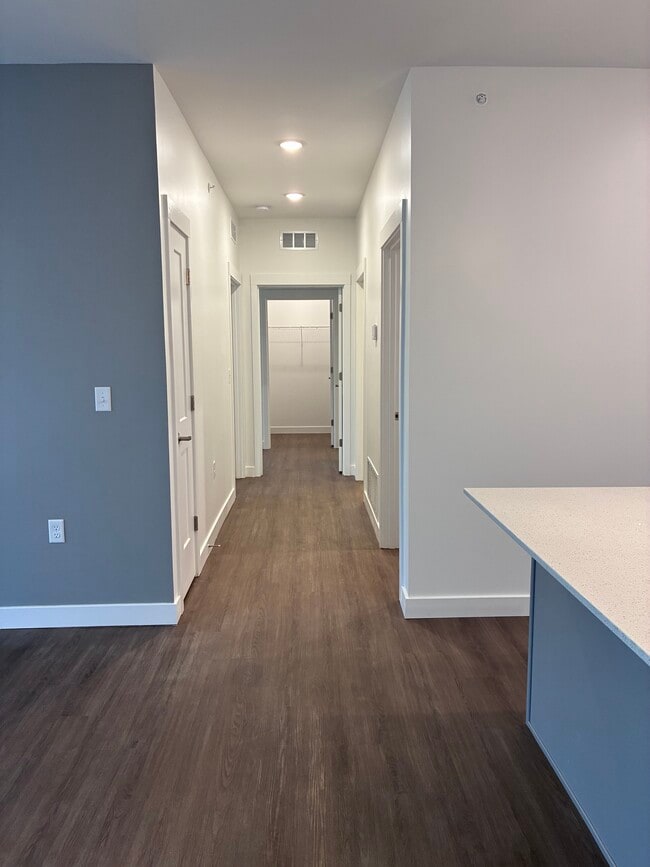 Entry/Hallway - Galena Commons