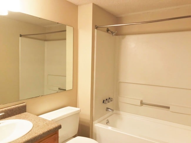 Photo - Roanoke Court Apartments