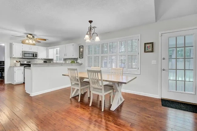 Dining - 1579 Wabeek Way