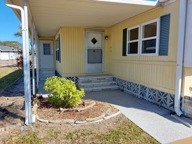 Photo - 55+ Community Home in Saralake Estates – 2 Bed / 2 Bath