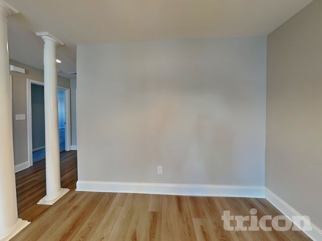 Photo - 2363 Wexford Way