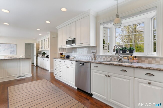 Photo - 25 Lakewood Cir N