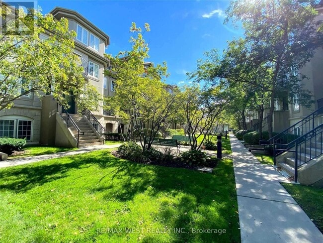 Photo - 108 Finch Ave W
