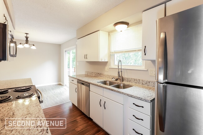Photo - 701 SE Redwood Ln