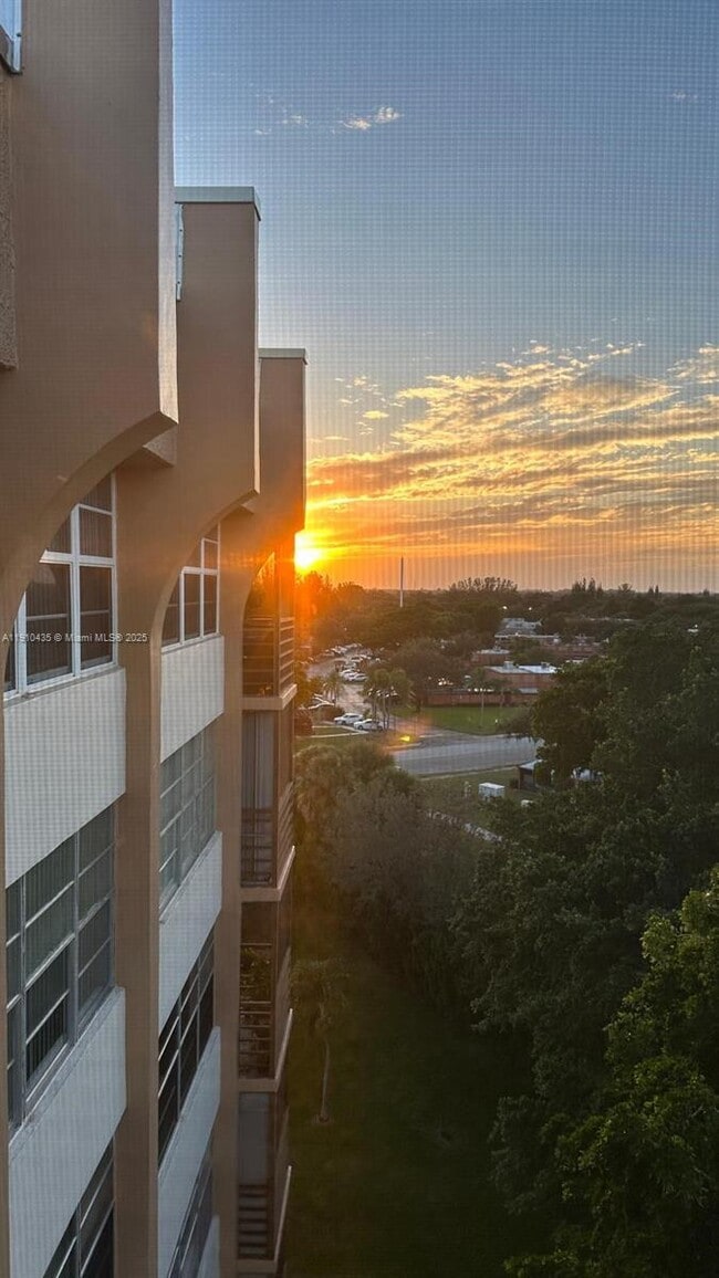 Photo - 1400 St Charles Pl Unidad PH22