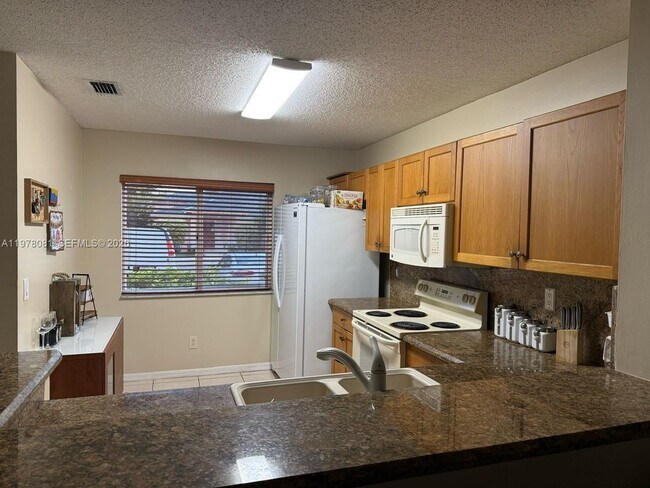 Photo - 20875 NW 4 St