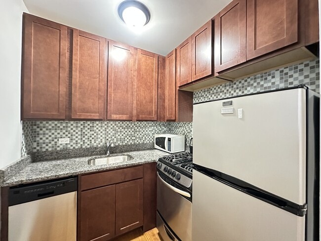 Photo - 555 W Arlington Unit 117