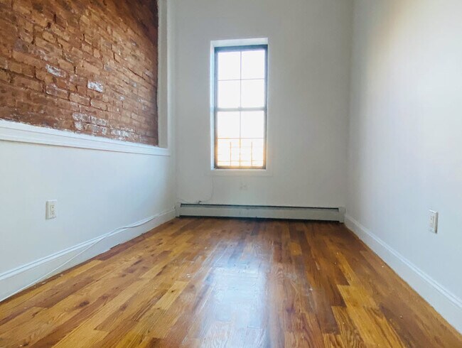 Photo - 220 Montauk Ave Unidad 2