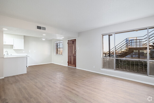 2BR, 2BA - 1075SF - Kitchen / Dining Room - Diplomat Apartments