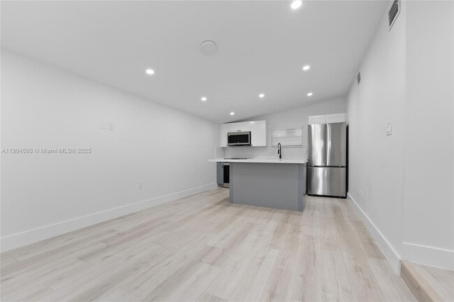 Photo - 129 SW 9th Ave Unidad 2