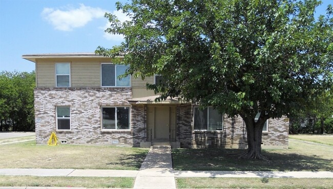 Building Photo - 803 Sissom Rd