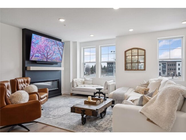 Building Photo - 870 Mount Curve Blvd Rental