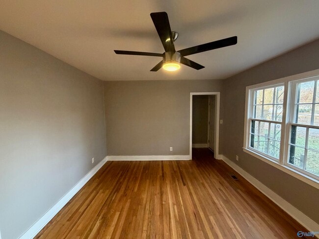 Photo - 1903 Enolam Blvd SE