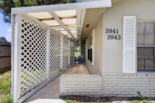 Photo - 3943 Roan Ct W