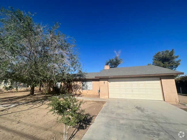 Building Photo - Victorville Home