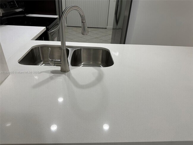 Photo - 658 NE 195th St