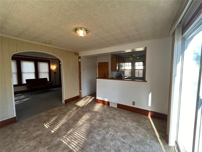 Photo - 125 Windsor Rd