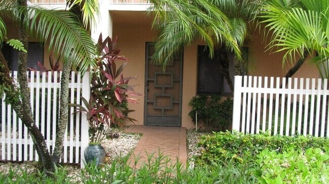 Building Photo - 7260 Kinghurst Dr Unit 107 Rental