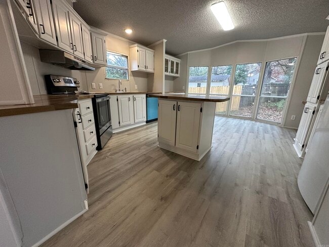 Photo - 2712 Spring St