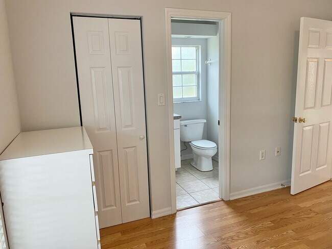 Photo - 6440 Elmwood Ave Unidad 2