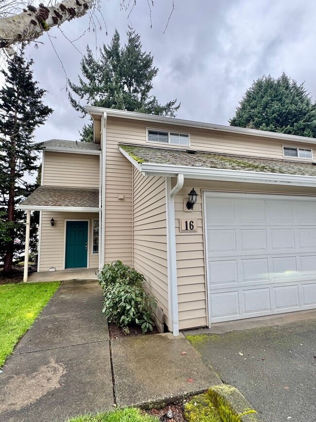 Photo - 2 WEEKS FREE RENT! Beautifully Remodeled, Easy Living Townhome. Location, Location!