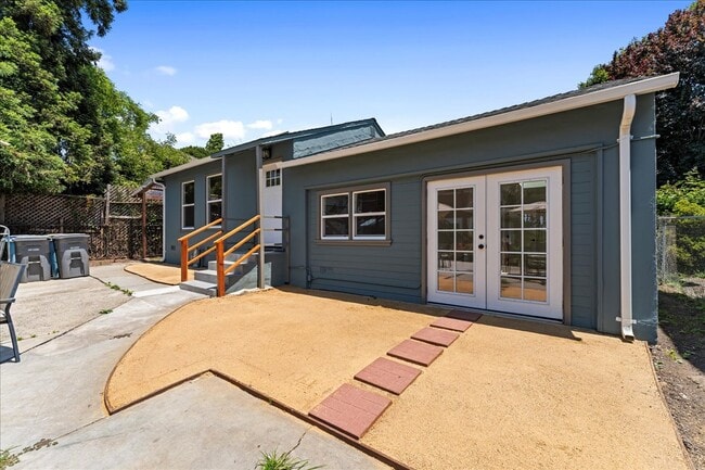 Building Photo - 1627 Martin Luther King Jr Way Rental