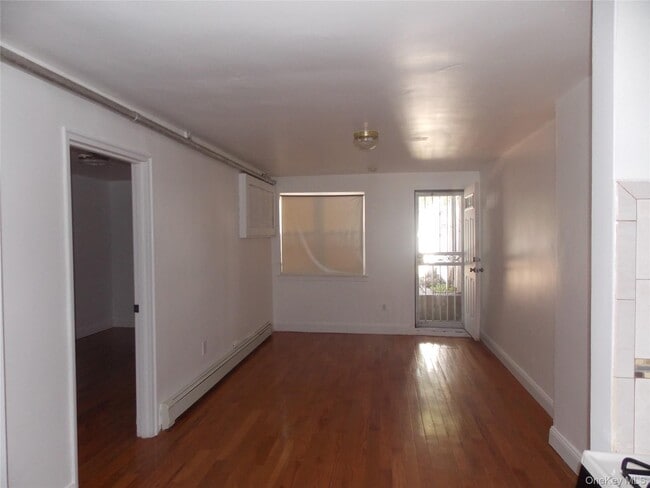 Photo - 2927 Throop Ave