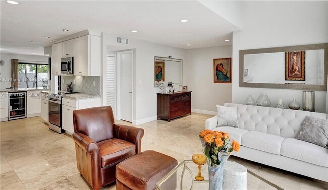 Photo - 7065 SW 67th Ave Unidad # 13