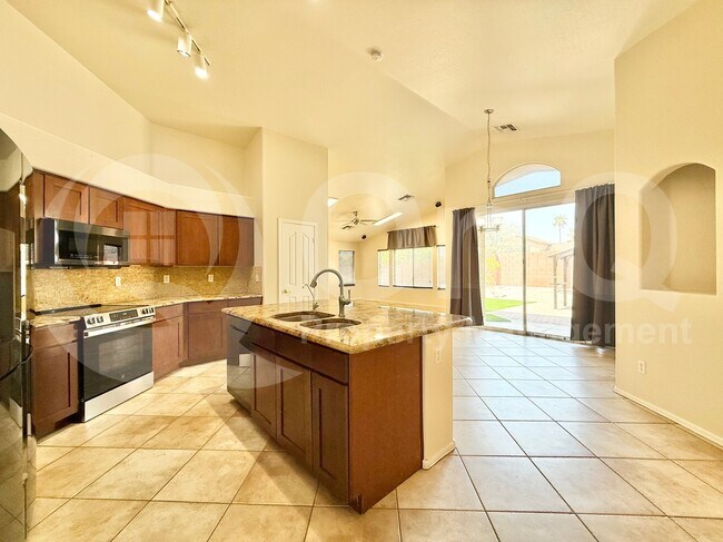 Photo - 4234 E Redwood Ln House