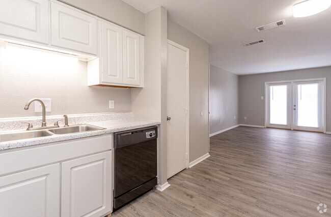 1BR, 1BA - 610 SF