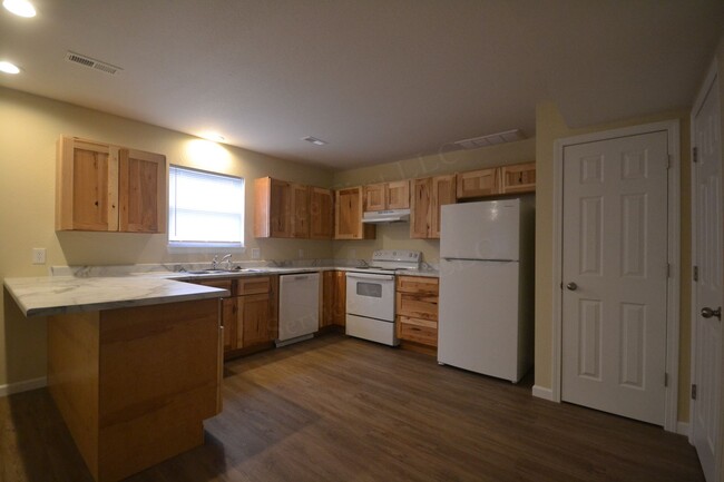 Photo - Spacious 3 Bed, 1.5 Bath Fourplex Unit in Buffalo, MO Unit 512 N Poplar