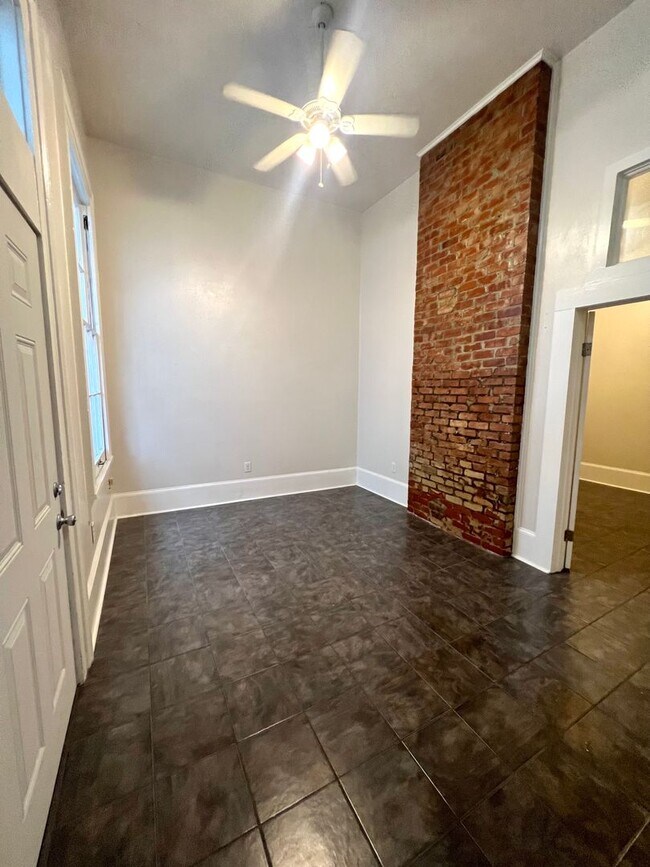 Photo - 1217 - 1219 Magazine Street Unidad 1217 Magazine C