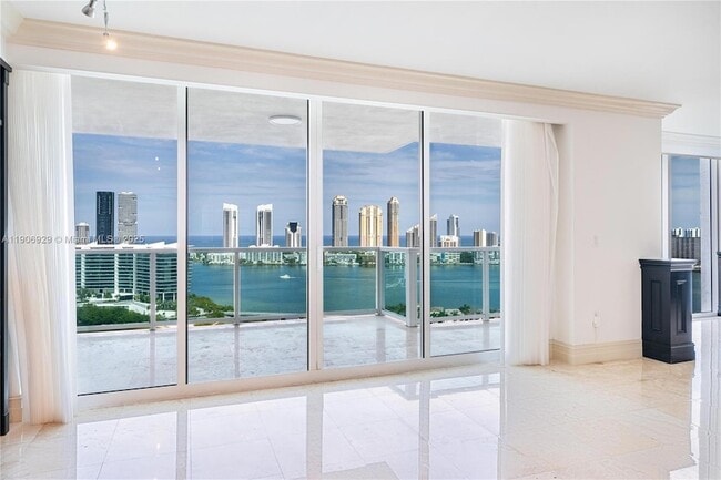 Building Photo - 3201 NE 183rd St Unit 2506