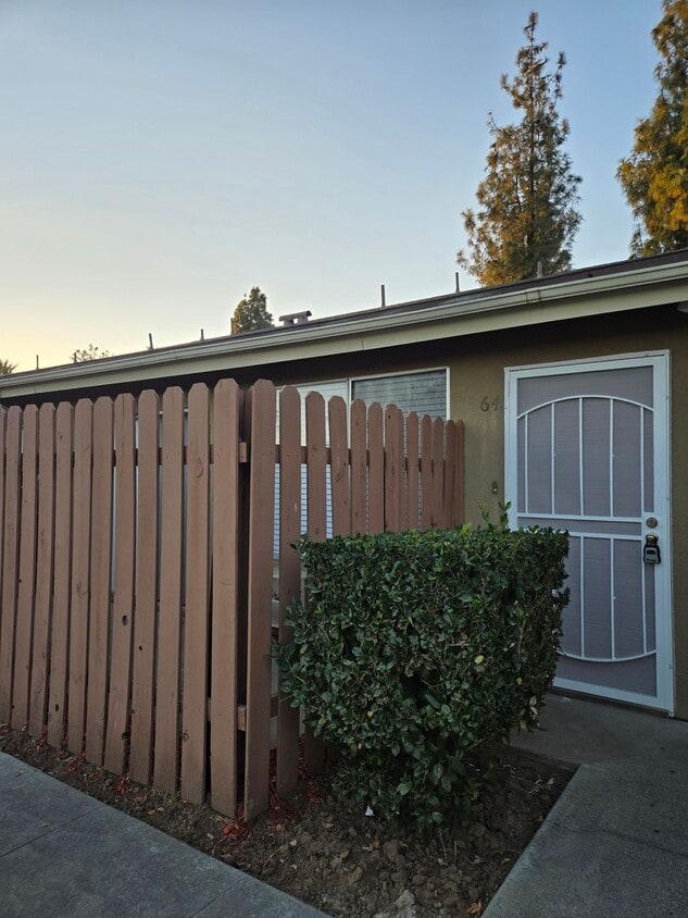 Completely Upgraded 2 bedroom Condo in Riv... - Completely Upgraded 2 bedroom Condo in Riv...