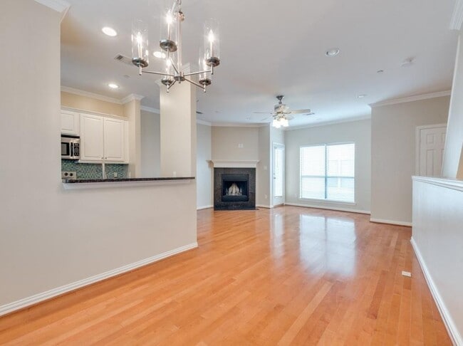 Comedor/Sala de estar - 2407 Stutz Dr Unidad B2