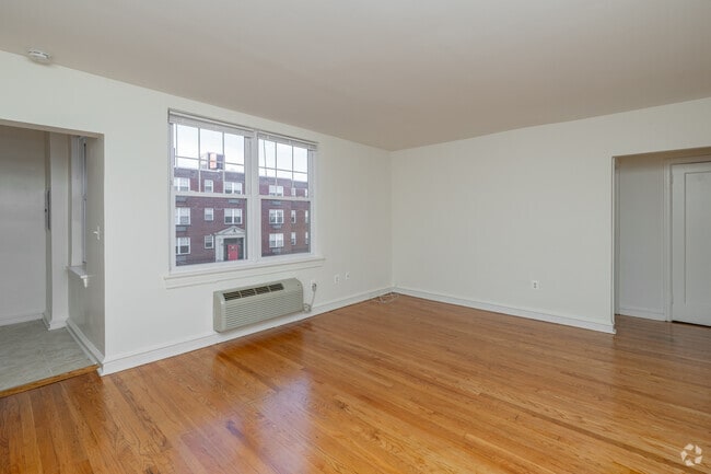 2BR, 1BA - 855SF - Living Room