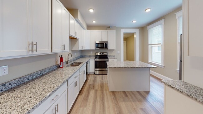 Building Photo - 414-416 E. Whittier St Rental
