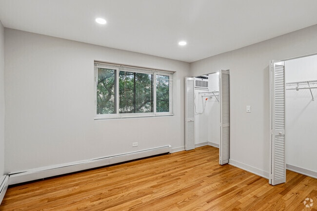 1BR, 1BA - 700SF - Bedroom