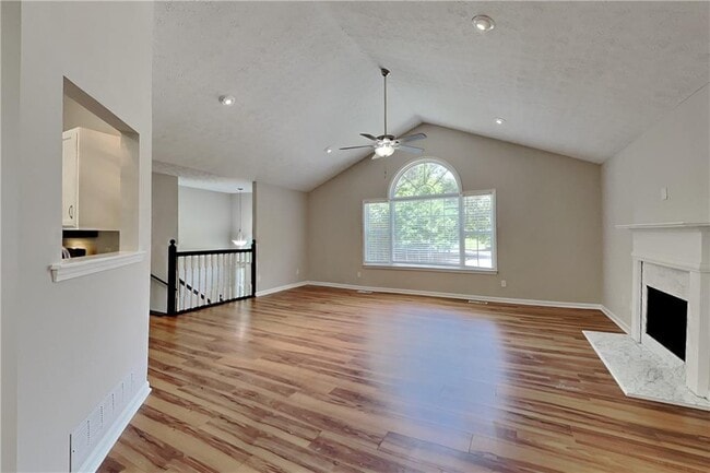 Photo - 460 Highlander Way
