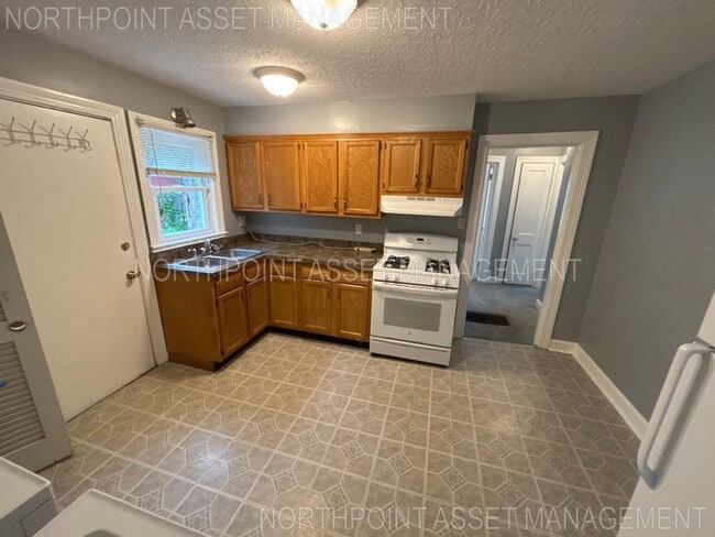 Photo - Cozy 4-Bedroom 1 Bath Home  in Peaceful Lo...