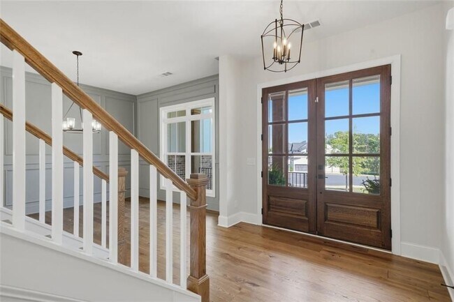 Photo - 401 Oakleigh Ave