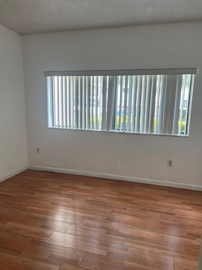 Photo - 2445 SW 18th Terrace Unidad 914