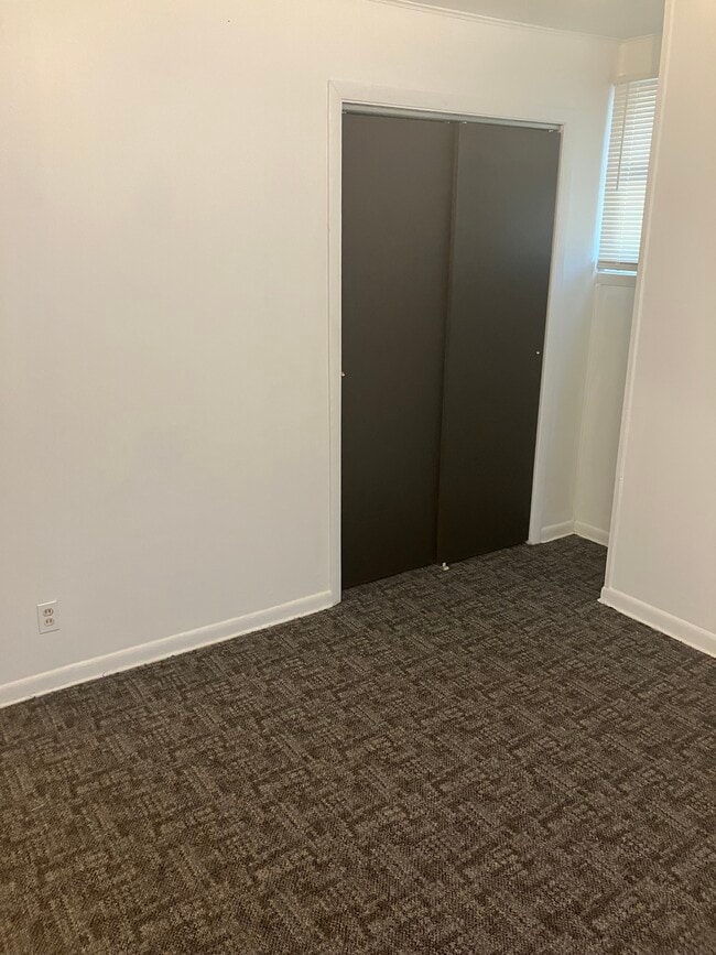 Living room Closet - 1021 Judge Ave Unit 2nd Floor