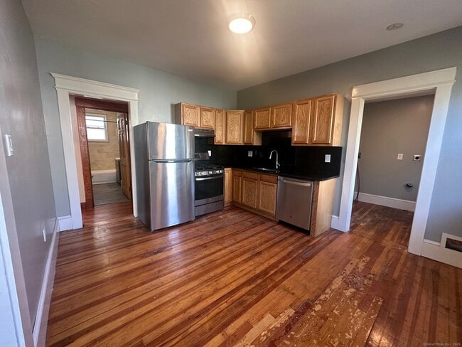 Photo - 28 E Pearl St