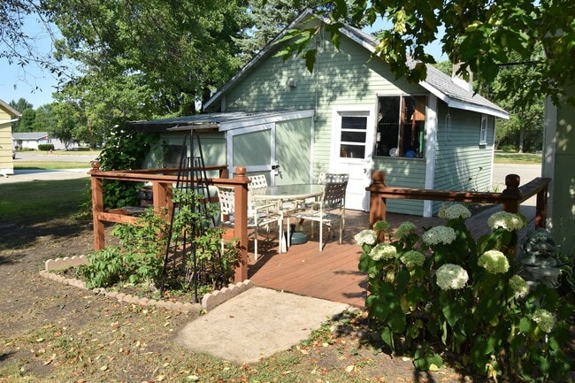 Photo - 255 5th St SW