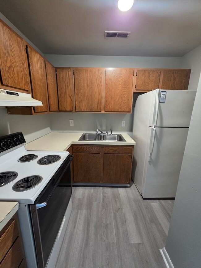 Photo - 500 Henley St Unit 500 2-B Henley Street