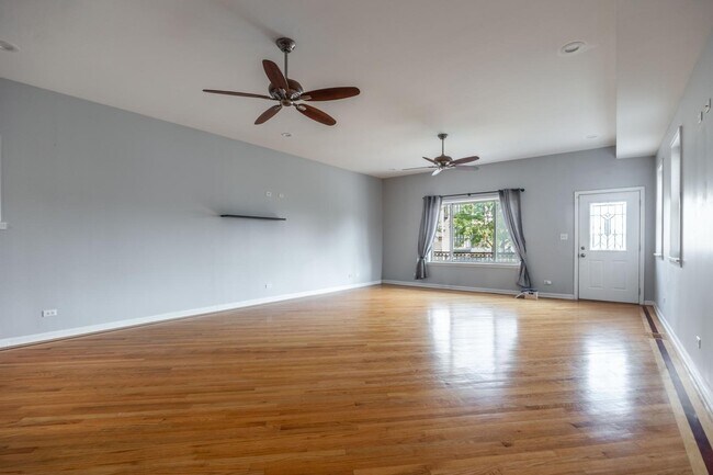 Photo - 1327 W Walton St Unit 2